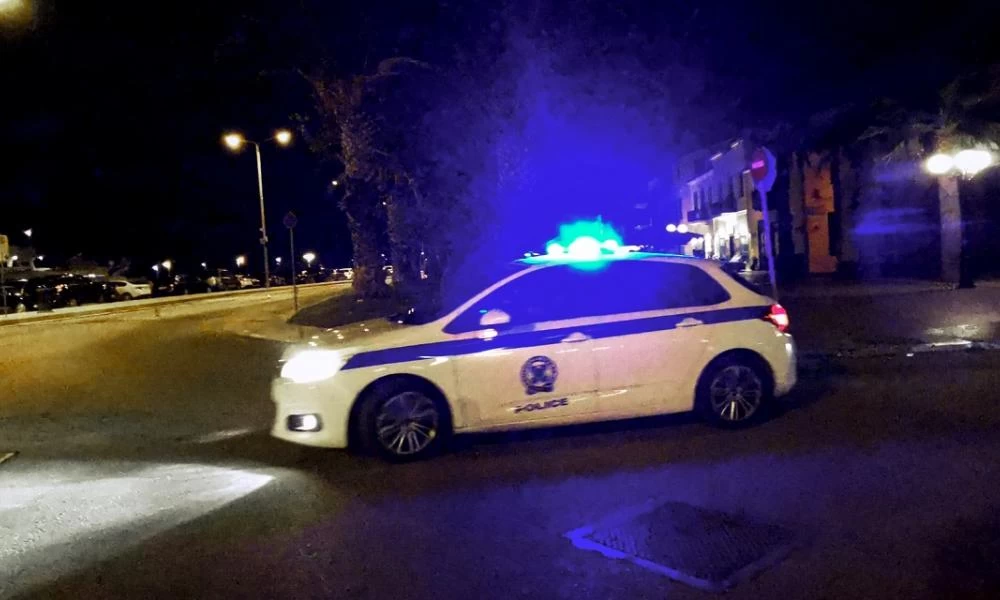 Θεσσαλονίκη: Κουκουλοφόροι «μπούκαραν» σε ψιλικατζίδικο